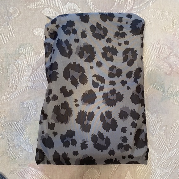 Grey Leopard Print Make up remover cloth - Picture 5 of 5